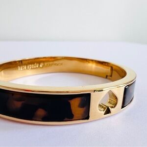 KATE SPADE Hole Punch Spade Bangle Snap Closure Tortoise Gold-Tone Bracelet OS